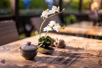 Nahansicht Restaurant-Tisch auf der Terrasse